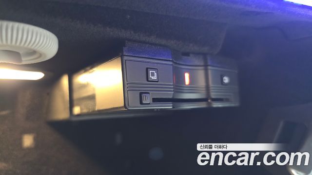 Mercedes-Benz E-Class E300 4MATIC Exclusive