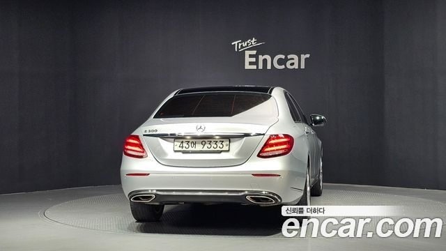 Mercedes-Benz E-Class E300 Exclusive