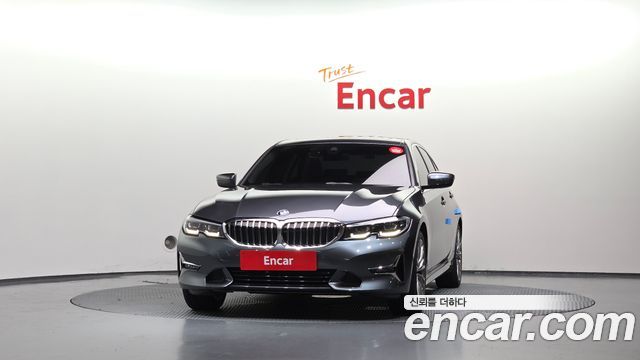 BMW 3-Series 320i Luxury