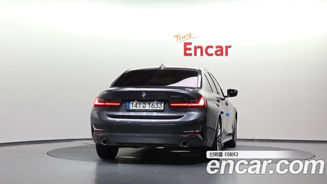 BMW 3-Series 320i Luxury