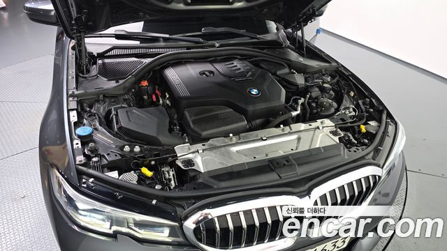 BMW 3-Series 320i Luxury