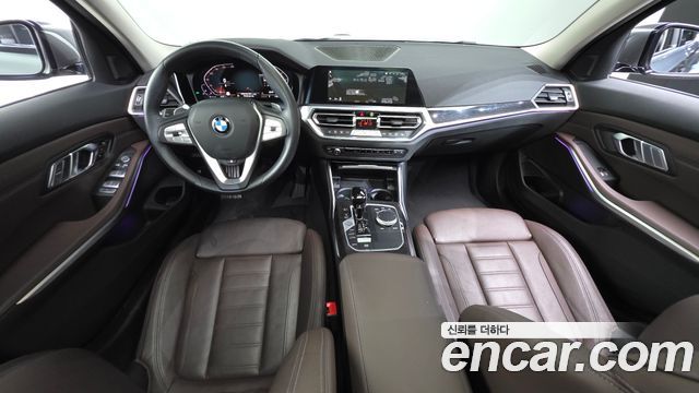 BMW 3-Series 320i Luxury