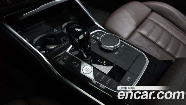 BMW 3-Series 320i Luxury