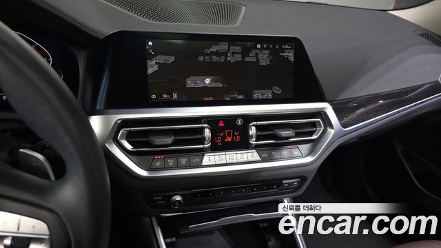 BMW 3-Series 320i Luxury