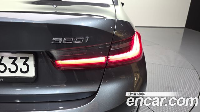 BMW 3-Series 320i Luxury