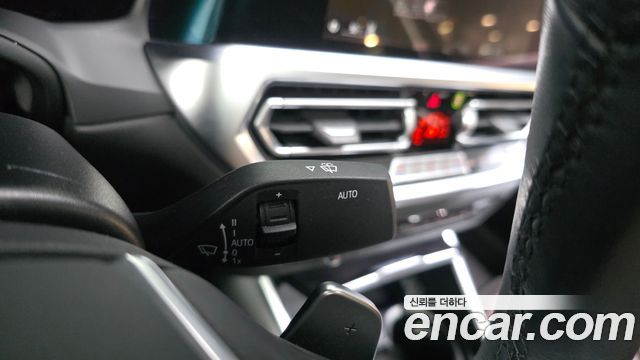BMW 3-Series 320i Luxury