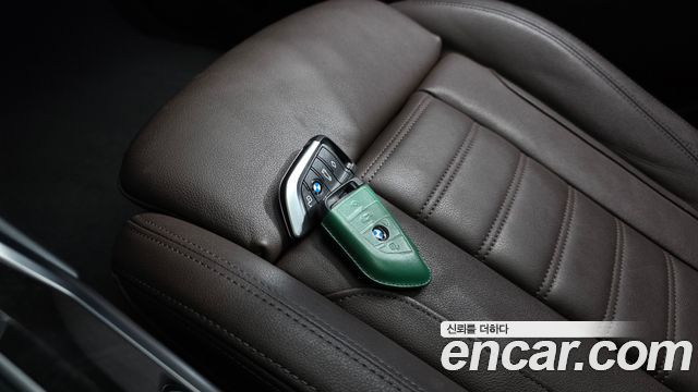 BMW 3-Series 320i Luxury