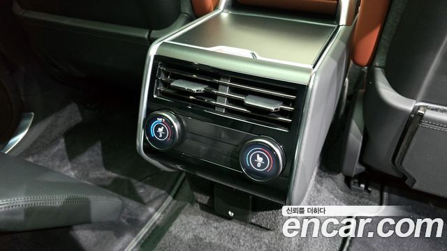 Land Rover Range Rover P615 SV LWB