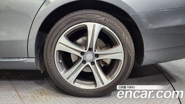 Mercedes-Benz E-Class E300 AV Intelligent Drive