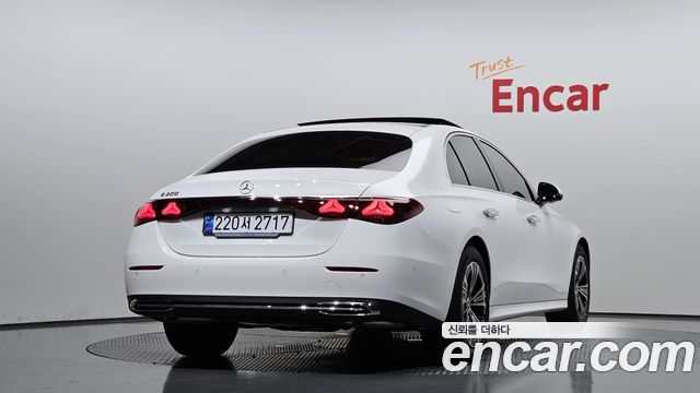 Mercedes-Benz E-Class E200 Avantgarde
