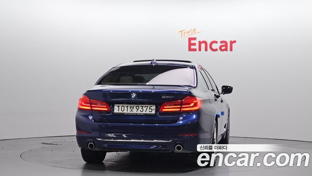 BMW 5-Series 520i Luxury