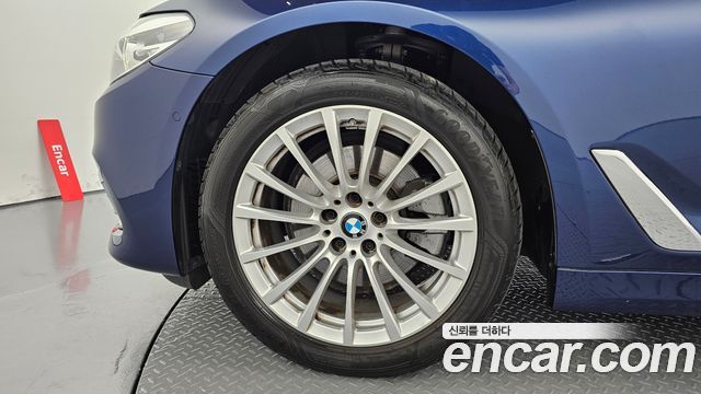 BMW 5-Series 520i Luxury