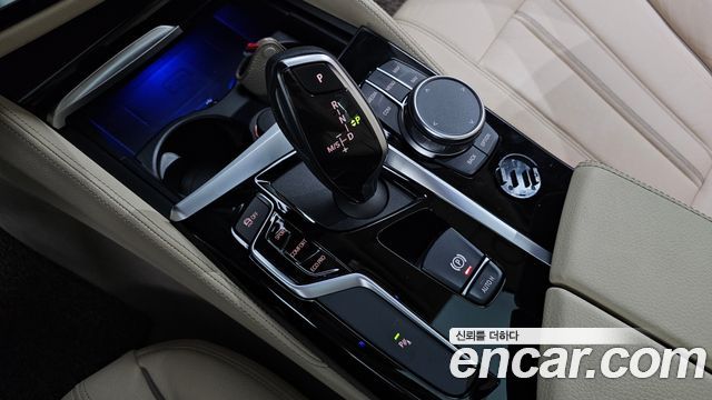 BMW 5-Series 520i Luxury