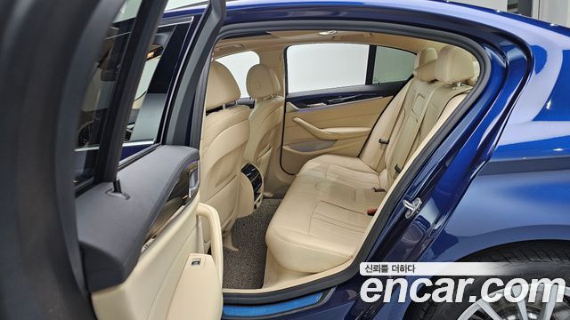 BMW 5-Series 520i Luxury