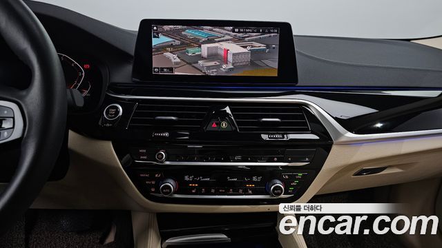 BMW 5-Series 520i Luxury