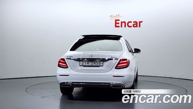 Mercedes-Benz E-Class E300 4MATIC Exclusive