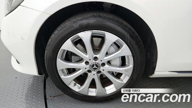 Mercedes-Benz E-Class E300 4MATIC Exclusive