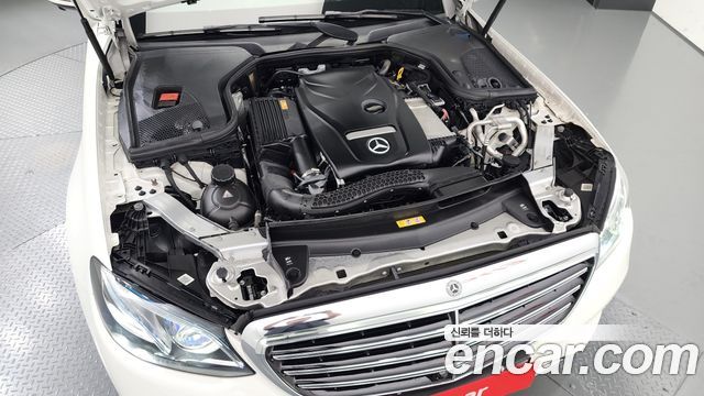 Mercedes-Benz E-Class E300 4MATIC Exclusive