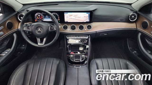 Mercedes-Benz E-Class E300 4MATIC Exclusive