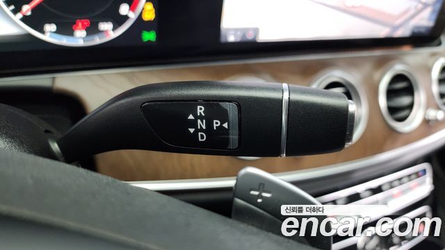 Mercedes-Benz E-Class E300 4MATIC Exclusive