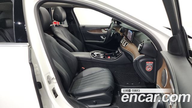 Mercedes-Benz E-Class E300 4MATIC Exclusive