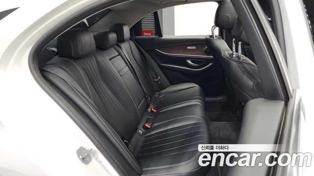 Mercedes-Benz E-Class E300 4MATIC Exclusive