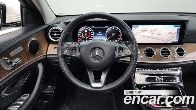 Mercedes-Benz E-Class E300 4MATIC Exclusive