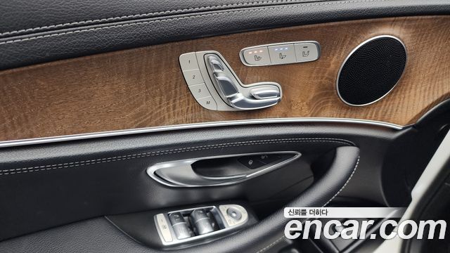 Mercedes-Benz E-Class E300 4MATIC Exclusive