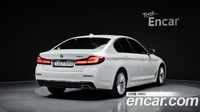 BMW 5-Series 520i Luxury