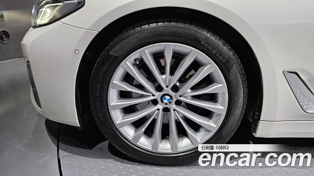 BMW 5-Series 520i Luxury