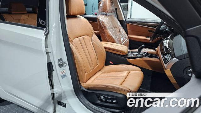 BMW 5-Series 520i Luxury
