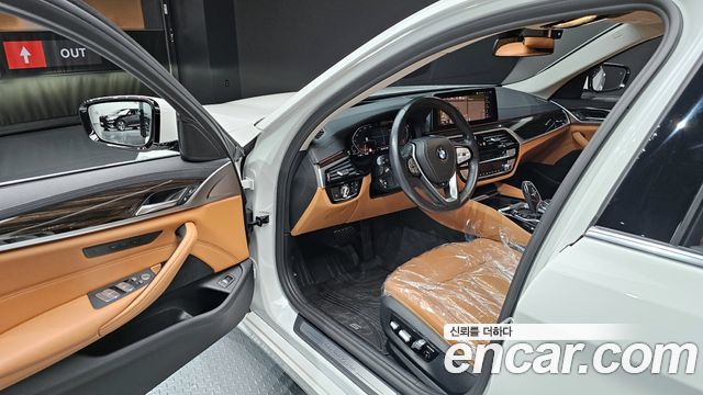 BMW 5-Series 520i Luxury