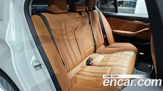 BMW 5-Series 520i Luxury