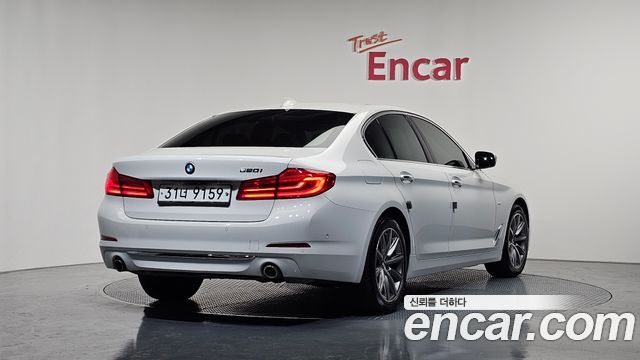 BMW 5-Series 520i Luxury