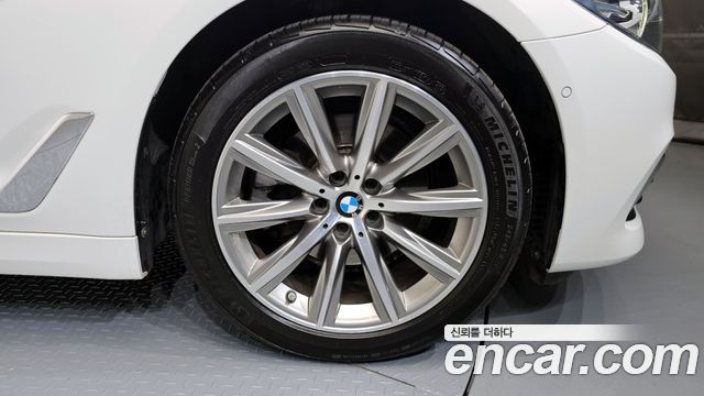 BMW 5-Series 520i Luxury