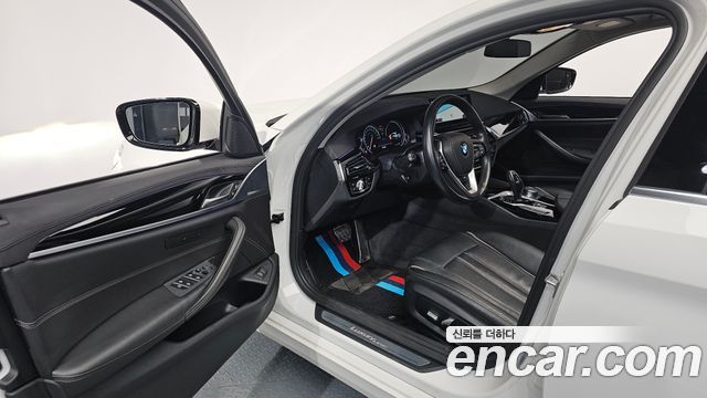 BMW 5-Series 520i Luxury