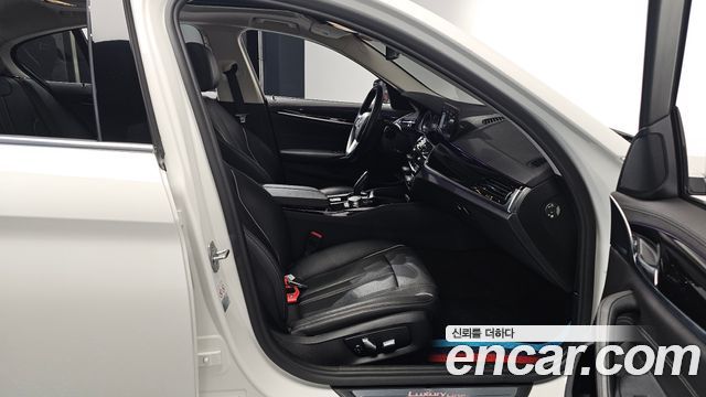 BMW 5-Series 520i Luxury