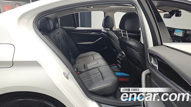 BMW 5-Series 520i Luxury