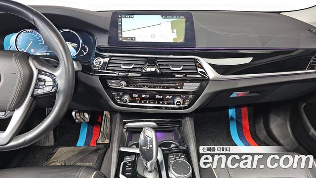 BMW 5-Series 520i Luxury