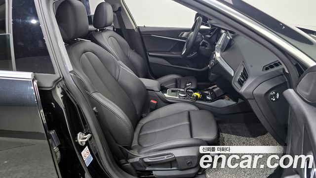 BMW 2-Series 220i Advantage