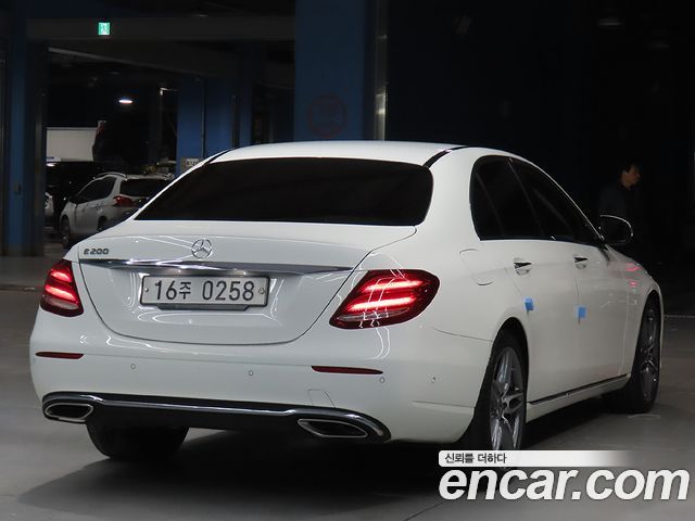Mercedes-Benz E-Class E200 Avantgarde