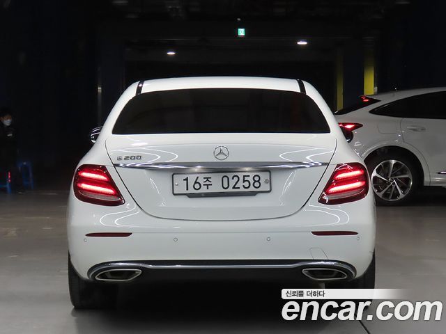 Mercedes-Benz E-Class E200 Avantgarde