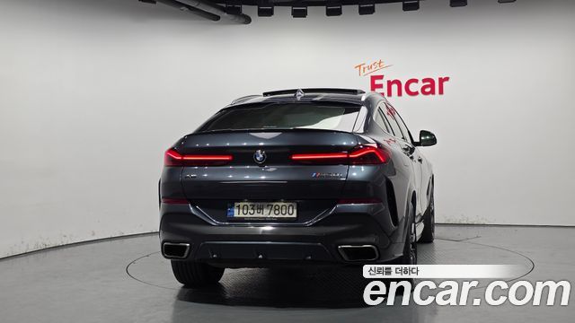 BMW X6 M50i