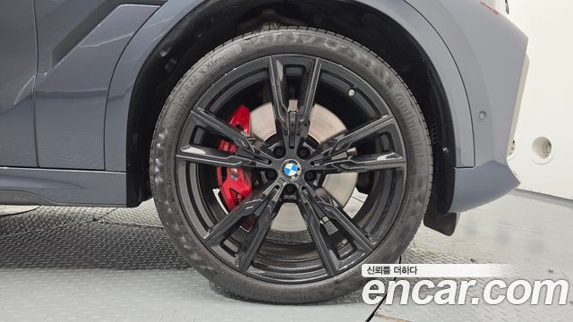 BMW X6 M50i