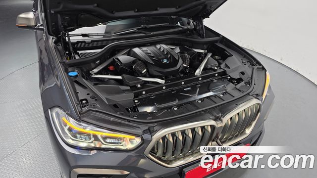 BMW X6 M50i