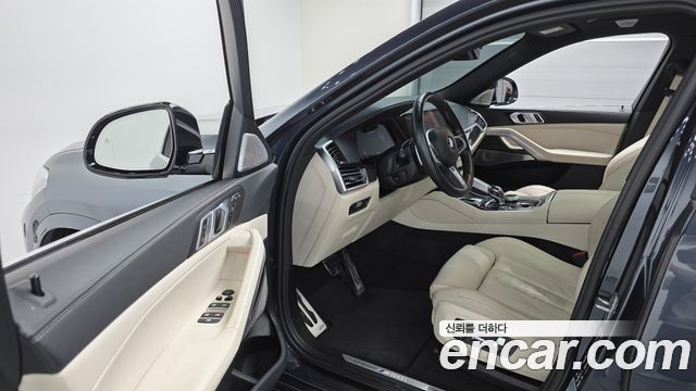 BMW X6 M50i