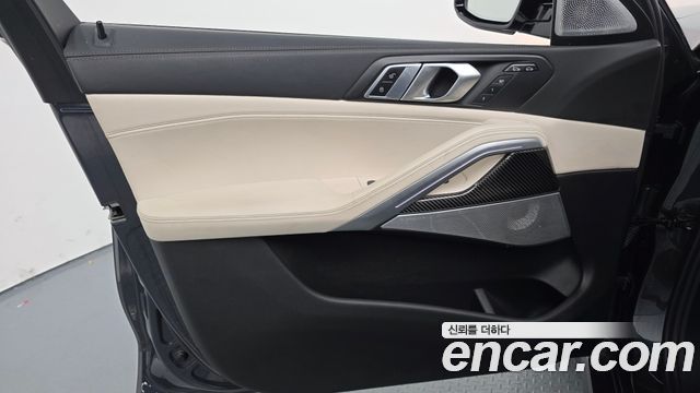 BMW X6 M50i