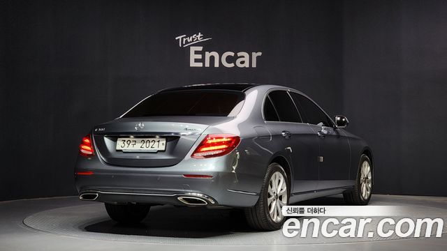 Mercedes-Benz E-Class E300 4MATIC Exclusive