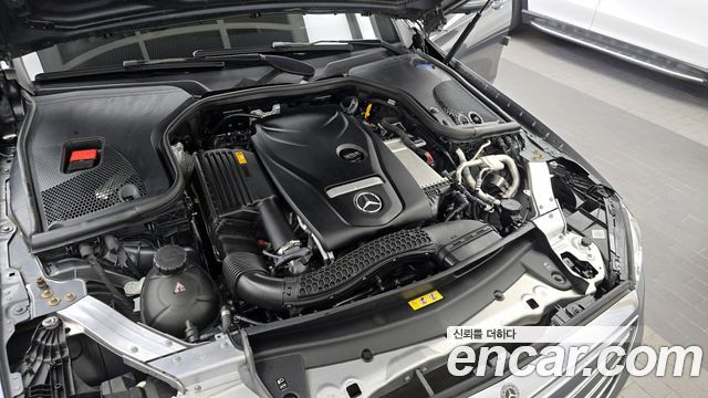 Mercedes-Benz E-Class E300 4MATIC Exclusive