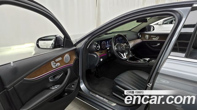 Mercedes-Benz E-Class E300 4MATIC Exclusive